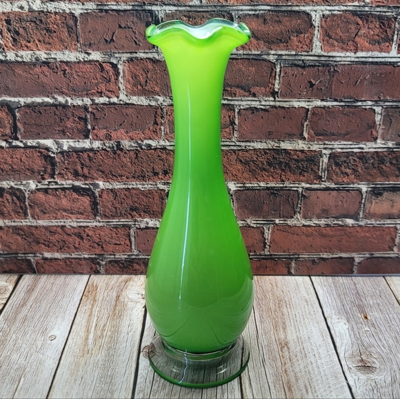 Handmade Other - Elegant Vintage Handblown Green White Cased Glass Pedestal Vase